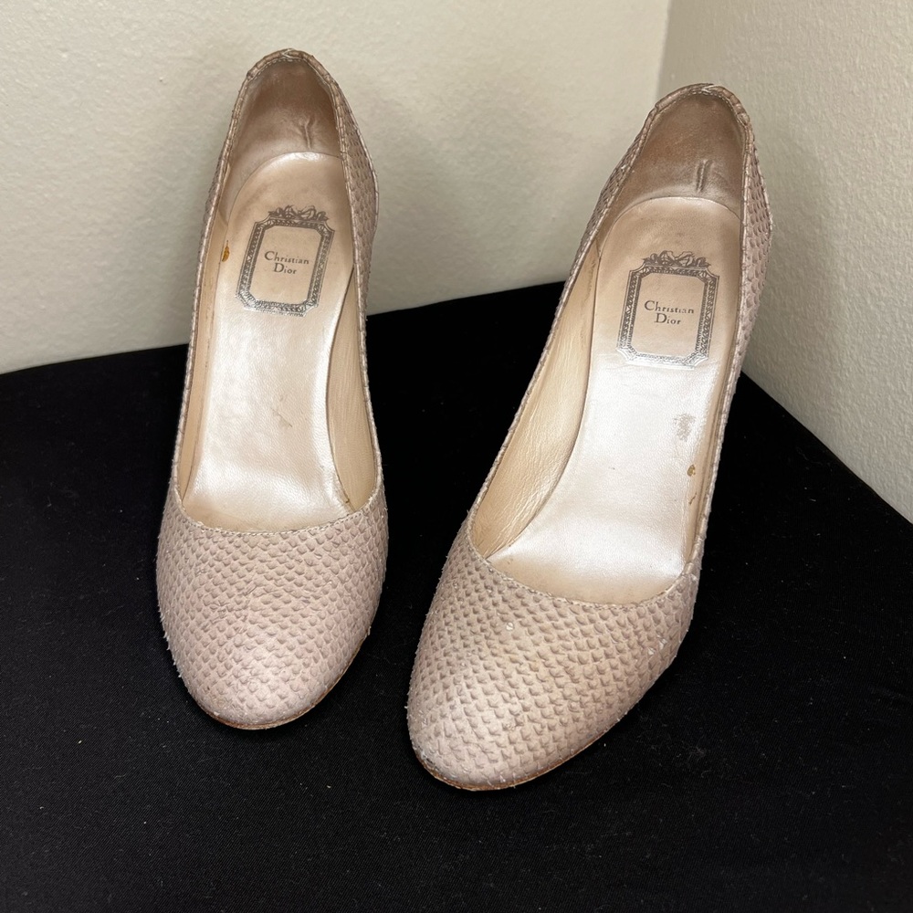 Christian Dior Shoes Size 37.5 EU Cream Snakeskin Twist Round-Toe Pumps D1006
